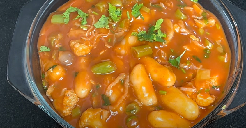 അരിപ്പൊടിയും പച്ചക്കറിയും വീട്ടിലുണ്ടോ ? എങ്കിൽ നാളത്തെ ബ്രേക്ഫാസ്റ്റായി ഇതുമതി