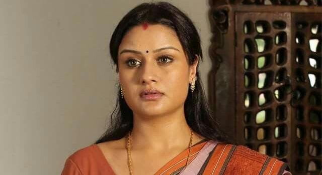 “തൊടരുതെന്നെ…. നിന്നെ കാണുന്നതേ അറപ്പാണെനിയ്ക്ക്. നിൻ്റെ കഴുത്തില്..